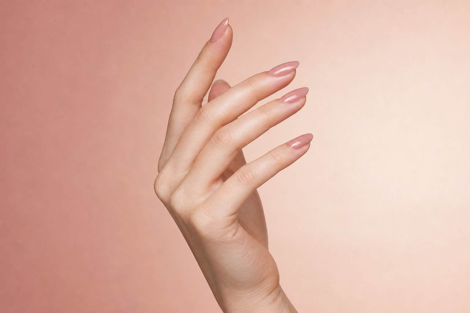 Manicured nails by ¡Hola Guapa!